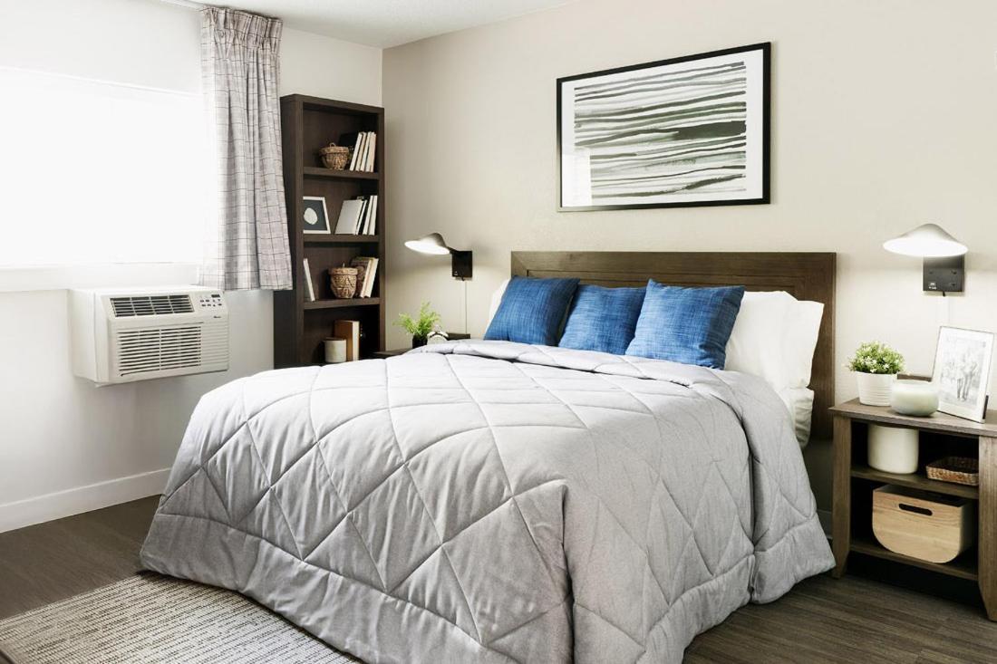 12 Budget Hotels Near National Comedy Hall of Fame Worth Booking