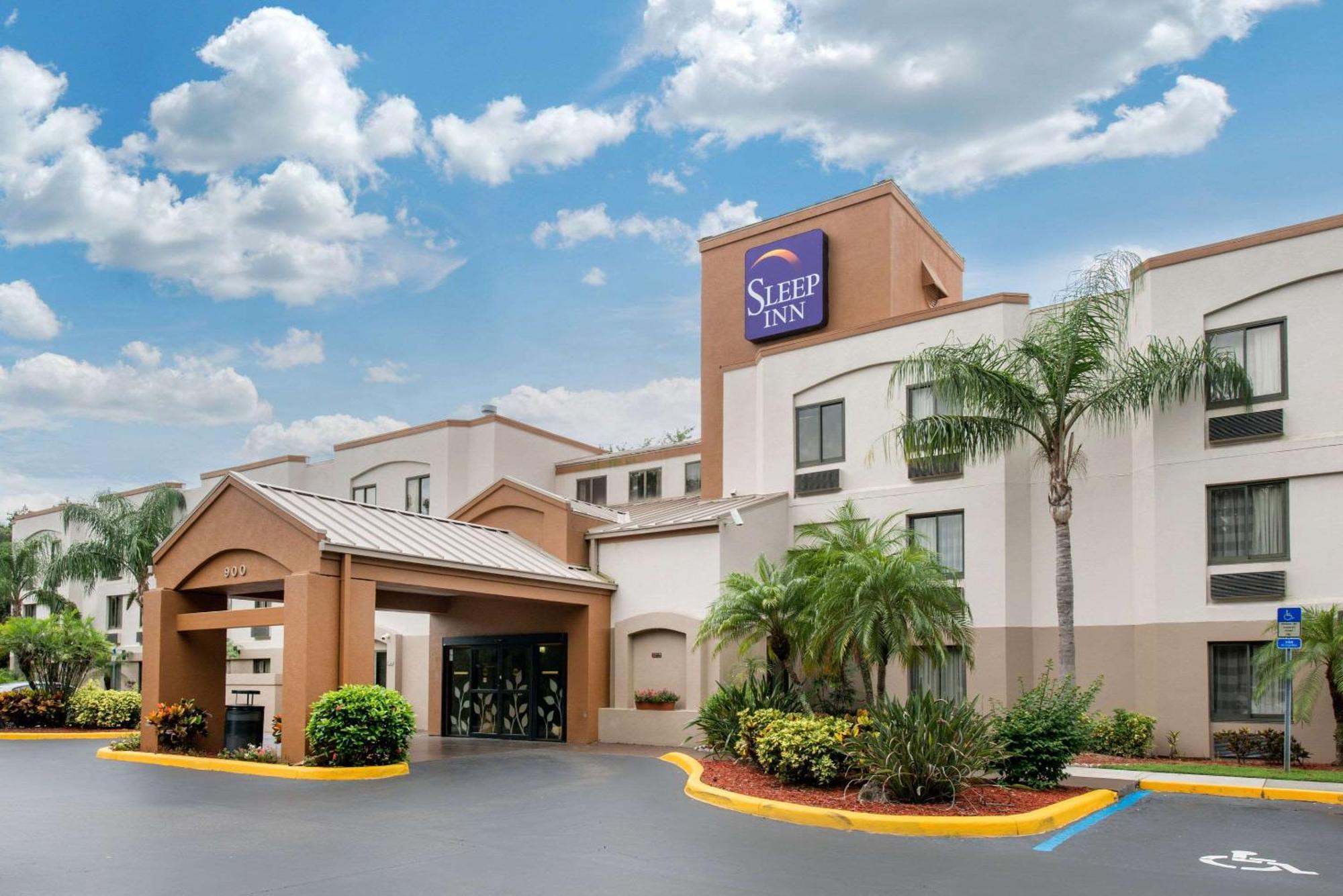 9 Airport Hotels Near Sarasota Classic Car Museum Worth Booking