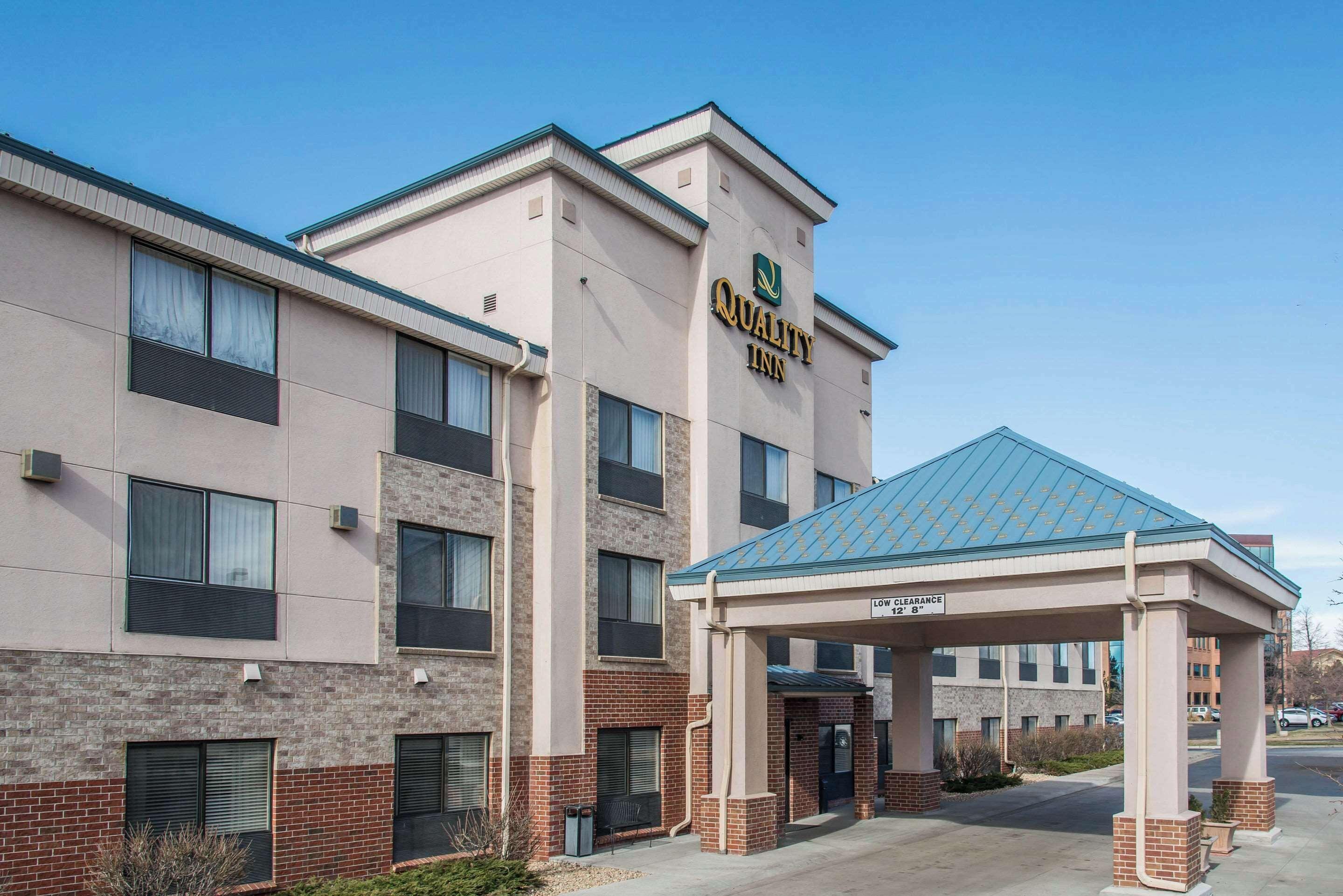 Staying Near E B Rains Junior Memorial Park: 4 Budget Hotels Compared