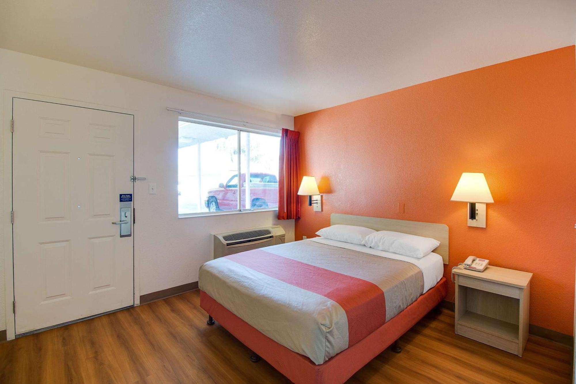 4 Airport Hotels Near Desert Botanical Garden Worth Booking