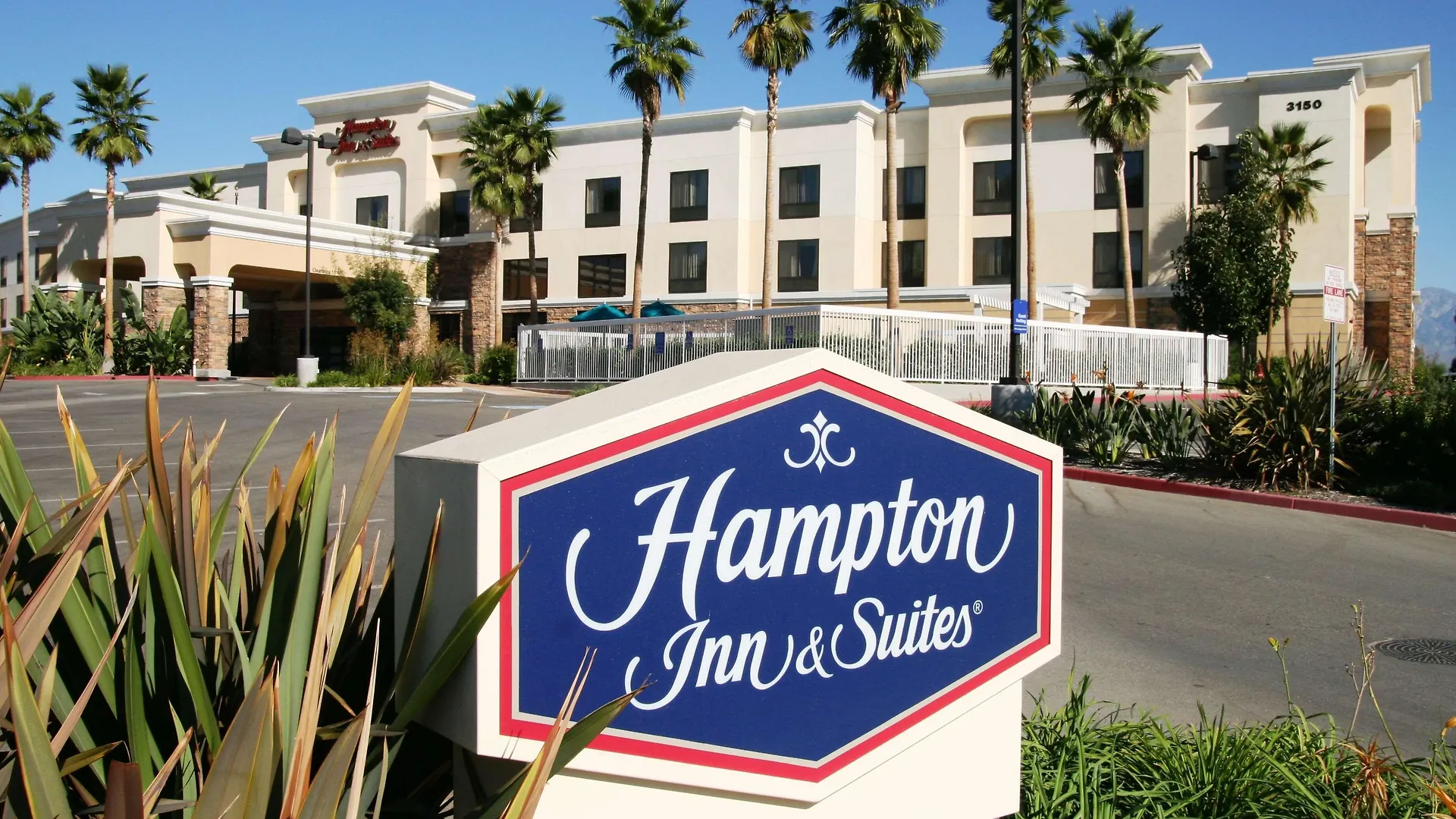 4 Resort Hotels Close to DeVry University Pomona