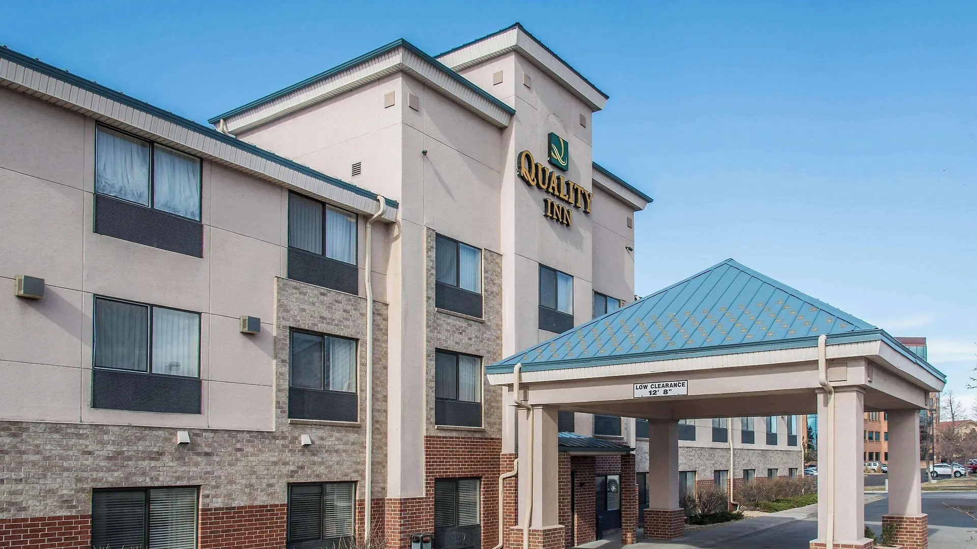 Staying Near E B Rains Junior Memorial Park: 4 Budget Hotels Compared