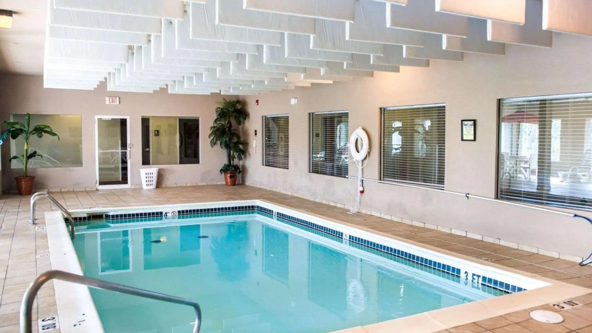 4 Golf Hotels Near Belleville Parks and Recreation Worth Booking